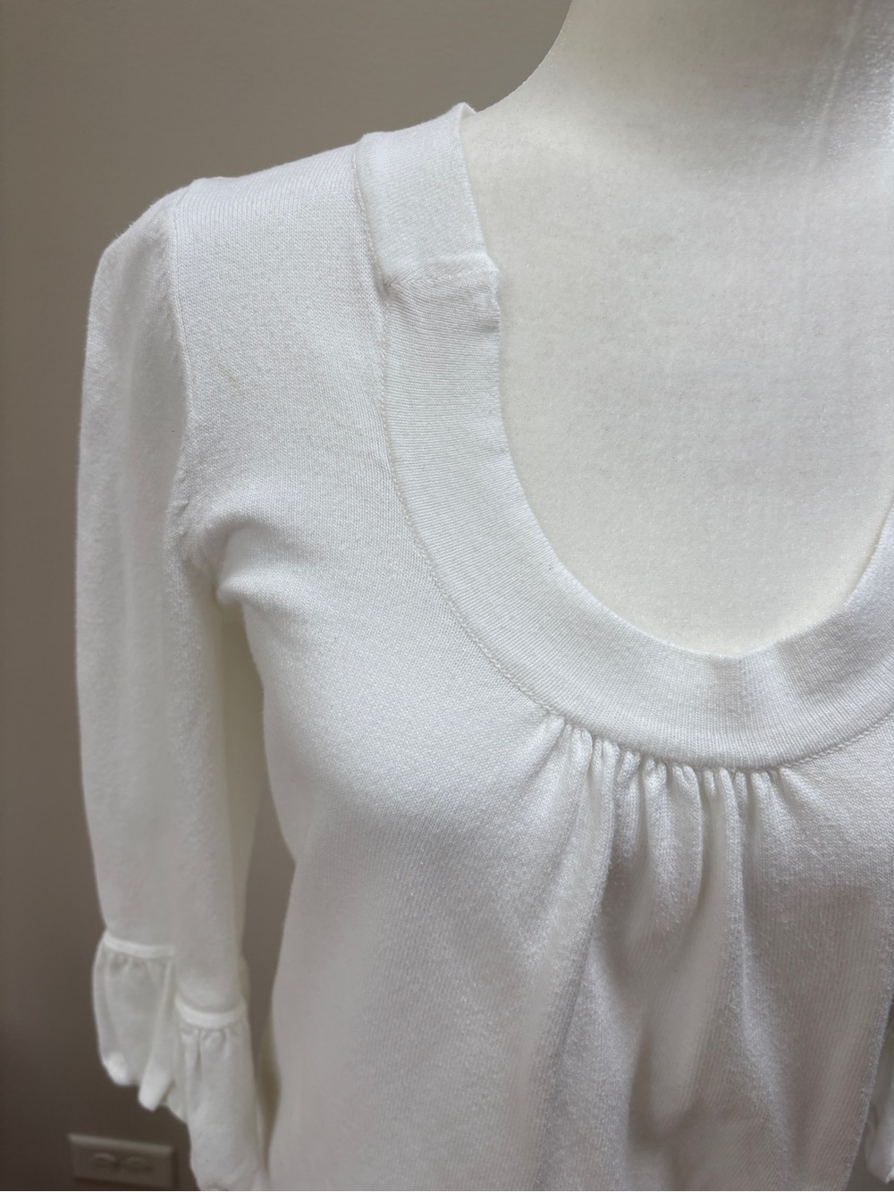 August Silk Crisp White Scoop Neck Ruffle Cuff Knit Lightweight Sweater - Picture 2 of 8